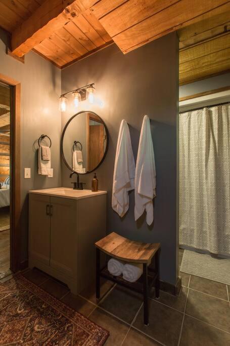 Southern Oak Cabin - Newly Remodeled - Close To All Attractions Sevierville Eksteriør bilde